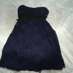 Short dress with lace